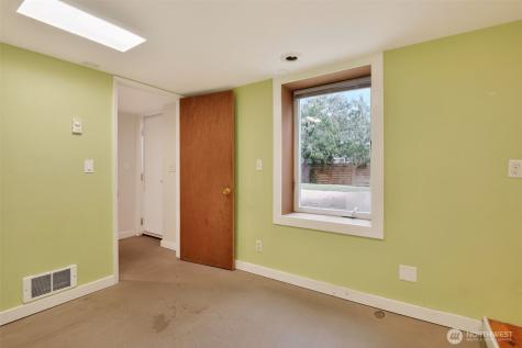 6522 38th Avenue NE Seattle WA 98115