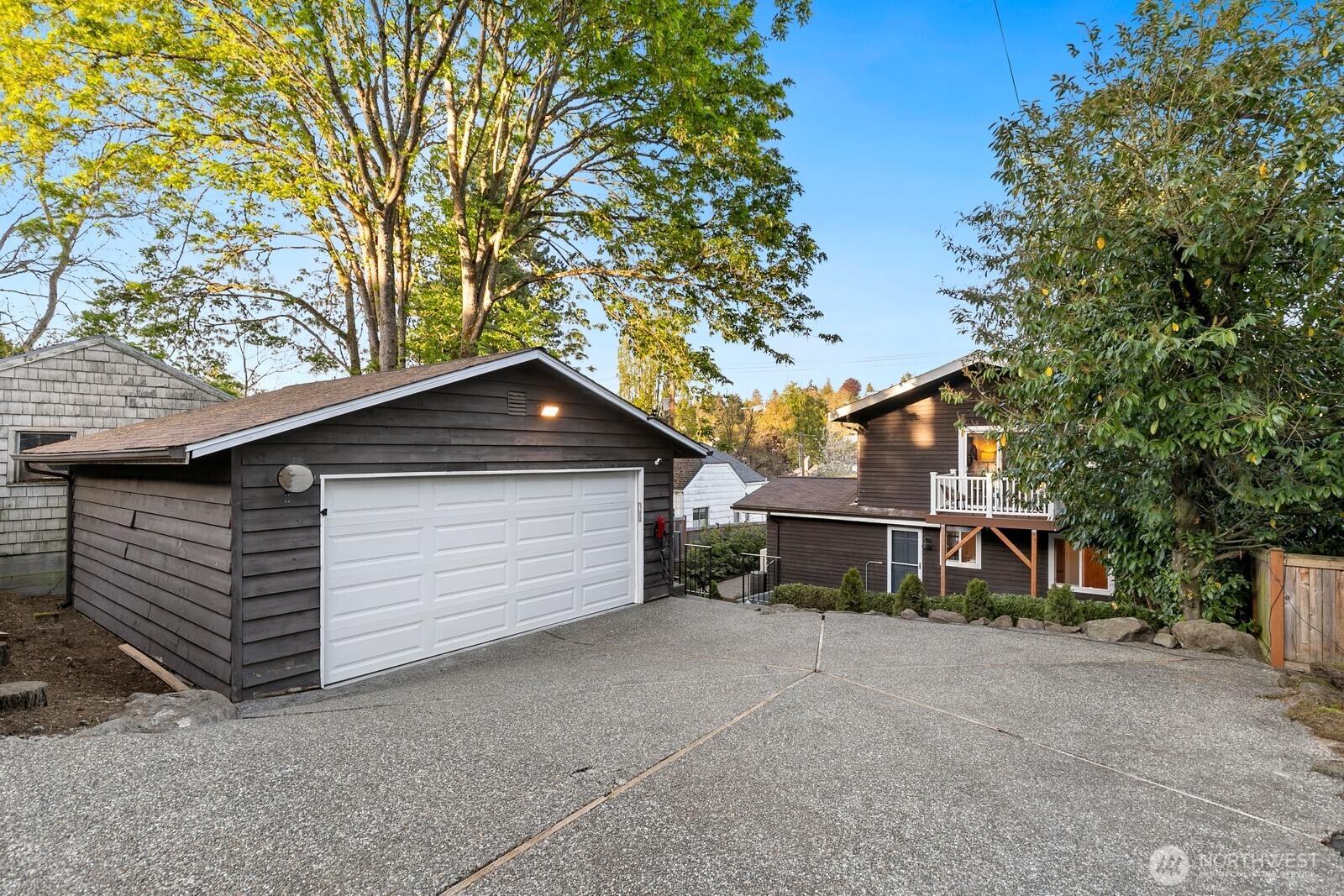 3219 34th Avenue W Seattle WA 98199