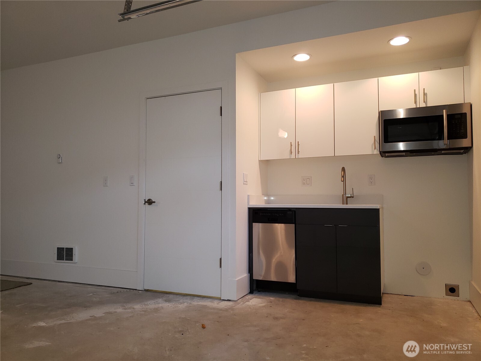 8706 S 42nd Avenue Seattle WA 98118