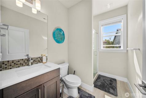 19821 75th Avenue NE Kenmore WA 98028