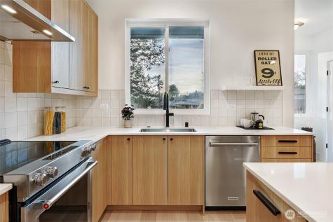 8810 41st Avenue SW Seattle WA 98136