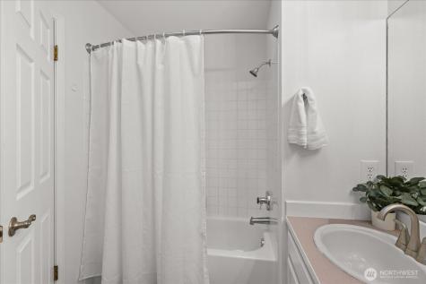 17312 Gravenstein Road Bothell WA 98012