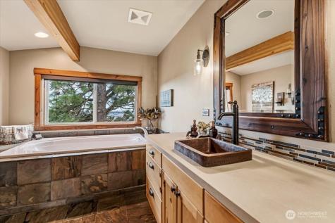 95 Horizon Lane Chelan WA 98816