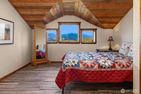 47 Bella Vista Lane Winthrop WA 98862