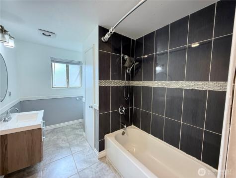 388 NW 11th Court Oak Harbor WA 98277