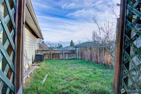 388 NW 11th Court Oak Harbor WA 98277