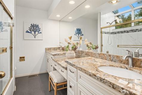 8550 NE 28th Street Hunts Point WA 98004
