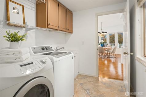 8550 NE 28th Street Hunts Point WA 98004