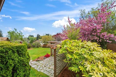 5061 NW Lakeness Poulsbo WA 98370