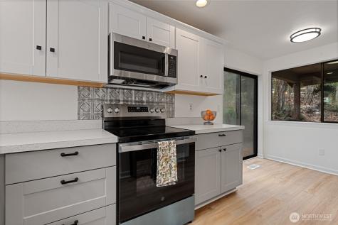 4806 Sunrise Beach Road NW Olympia WA 98502