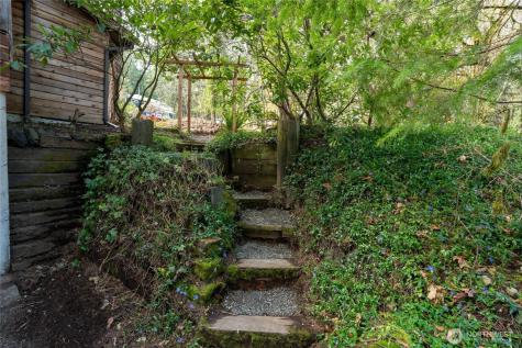4806 Sunrise Beach Road NW Olympia WA 98502