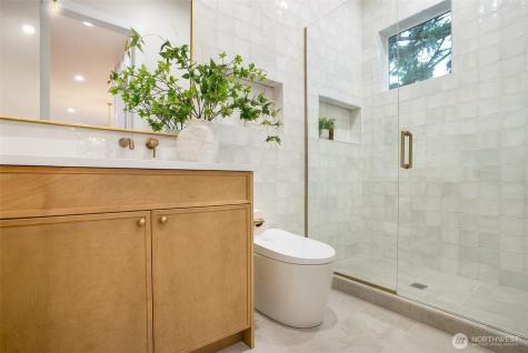 18607 104th Avenue NE Bothell WA 98011