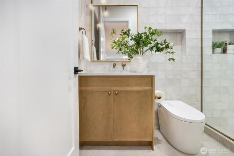 18607 104th Avenue NE Bothell WA 98011