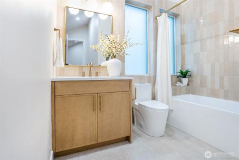 18607 104th Avenue NE Bothell WA 98011