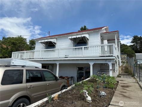 12 Dewberry Avenue W Omak WA 98841