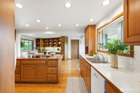 531 View Ridge Drive Everett WA 98203
