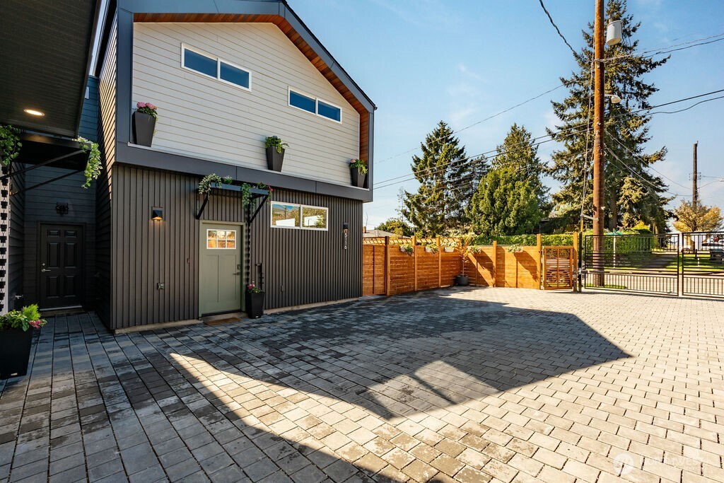 5116 15th Avenue S Seattle WA 98108