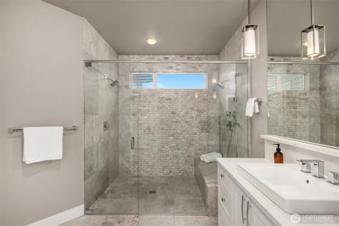 214 4th Court S Kirkland WA 98033