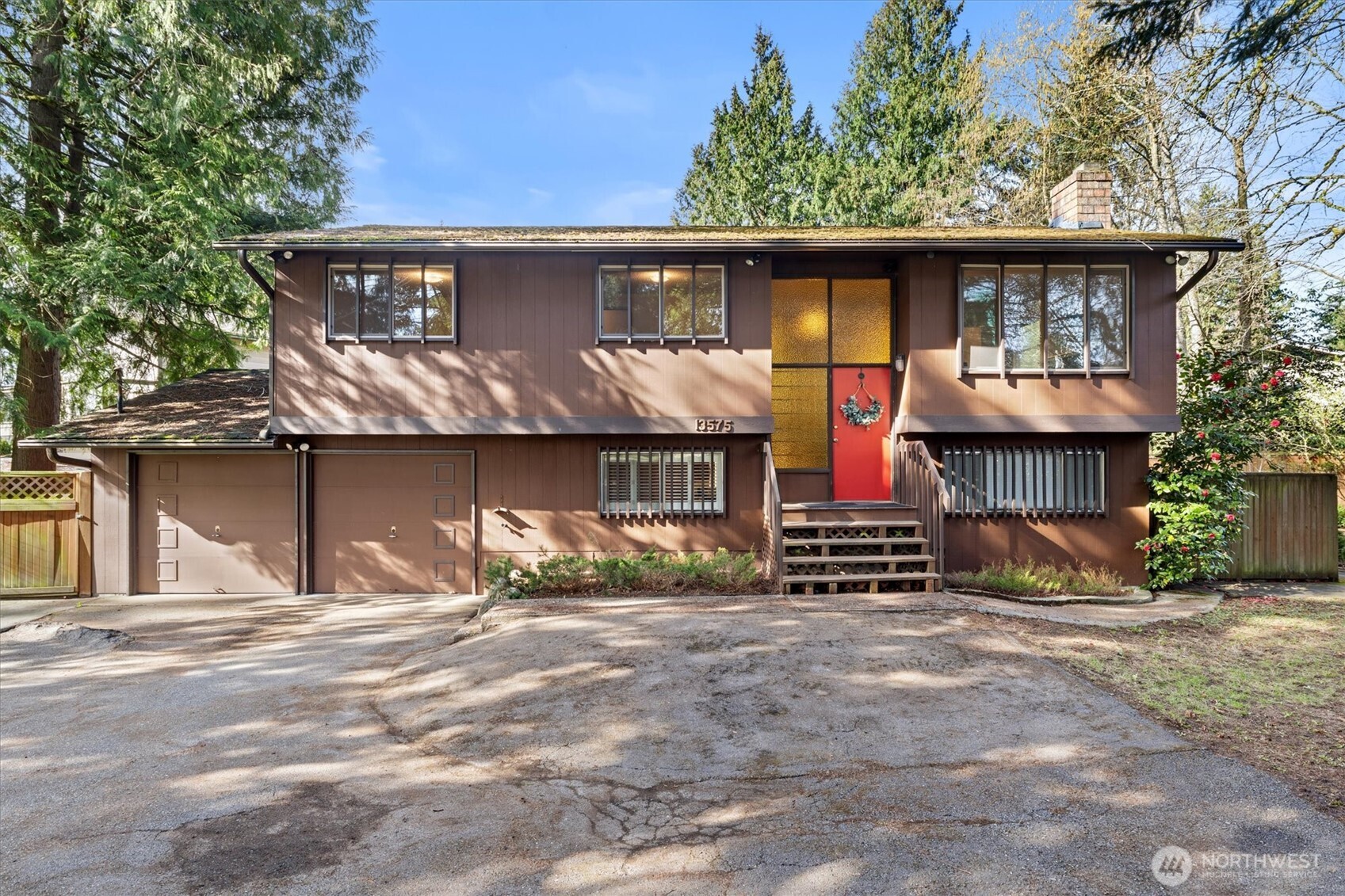 13575 Roosevelt Way N Seattle WA 98133