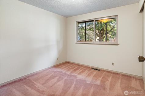 13575 Roosevelt Way N Seattle WA 98133
