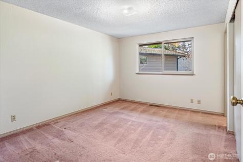 13575 Roosevelt Way N Seattle WA 98133