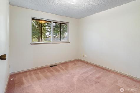 13575 Roosevelt Way N Seattle WA 98133