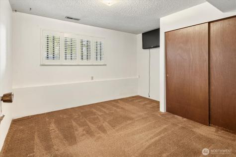 13575 Roosevelt Way N Seattle WA 98133