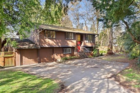 13575 Roosevelt Way N Seattle WA 98133