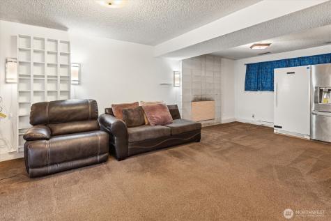 13575 Roosevelt Way N Seattle WA 98133