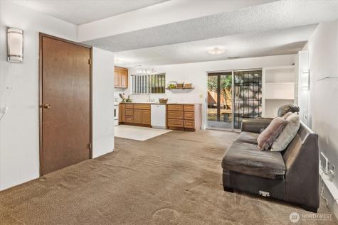 13575 Roosevelt Way N Seattle WA 98133
