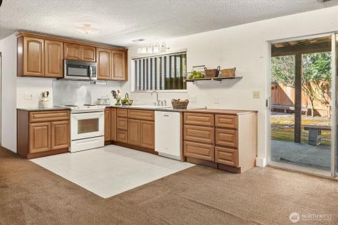 13575 Roosevelt Way N Seattle WA 98133