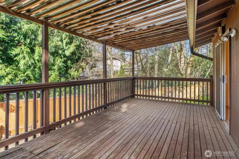 13575 Roosevelt Way N Seattle WA 98133
