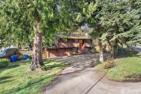 13575 Roosevelt Way N Seattle WA 98133