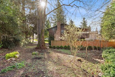 13575 Roosevelt Way N Seattle WA 98133