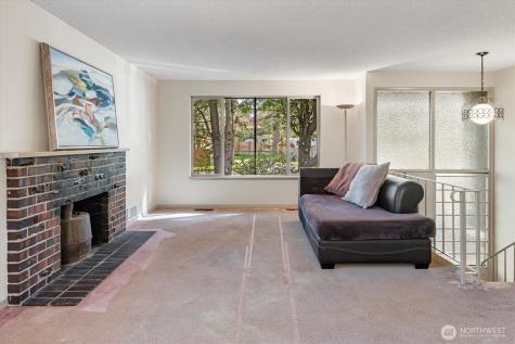 13575 Roosevelt Way N Seattle WA 98133
