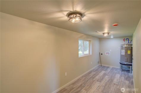 1365 Dolan Street Raymond WA 98577