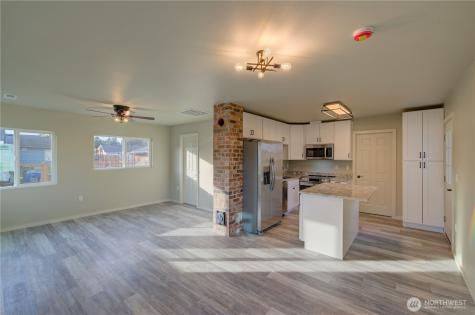 1365 Dolan Street Raymond WA 98577