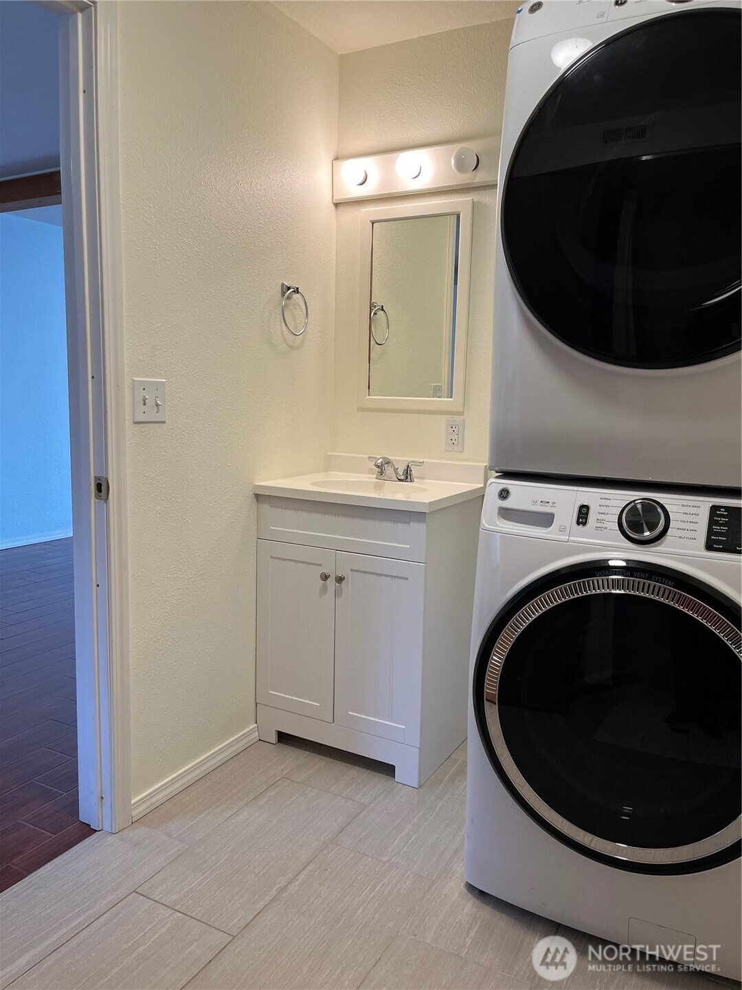 652 Adele Avenue Bremerton WA 98312