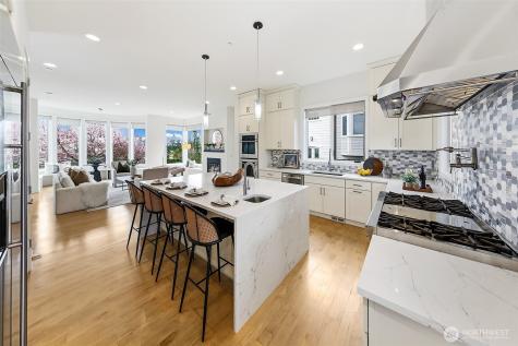 526 14th Avenue W Kirkland WA 98033