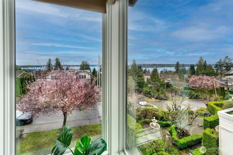526 14th Avenue W Kirkland WA 98033