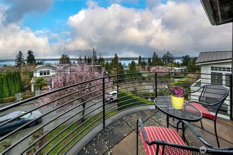 526 14th Avenue W Kirkland WA 98033