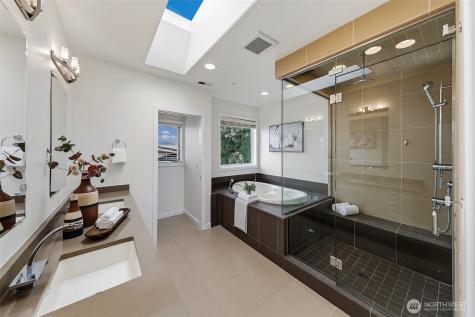 526 14th Avenue W Kirkland WA 98033