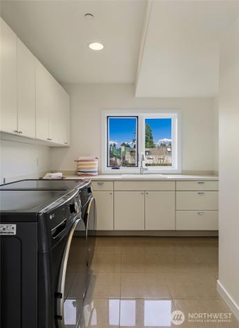 526 14th Avenue W Kirkland WA 98033