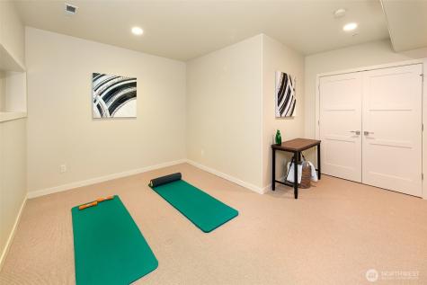 526 14th Avenue W Kirkland WA 98033