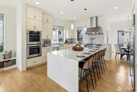 526 14th Avenue W Kirkland WA 98033