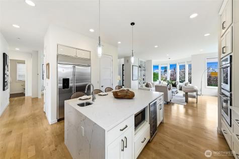526 14th Avenue W Kirkland WA 98033