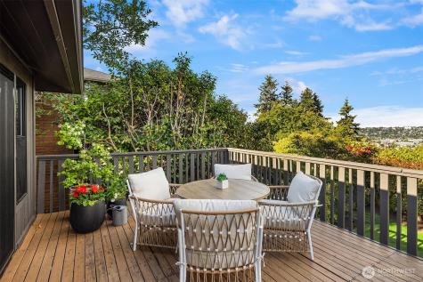 4306 29th Avenue W Seattle WA 98199