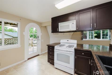 27299 Baywood Drive NE Kingston WA 98346
