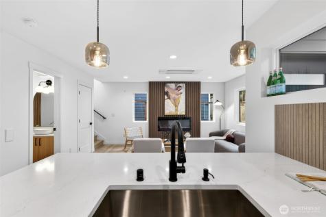 8510 15th Avenue NE Seattle WA 98115