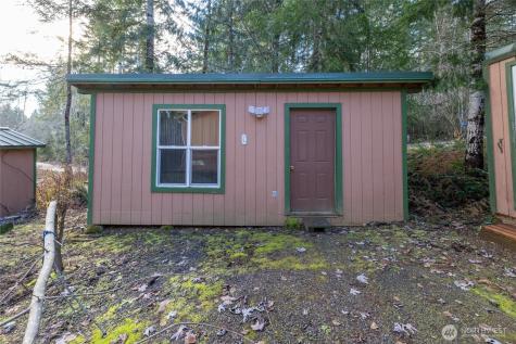 150 N Beaver Drive Hoodsport WA 98548